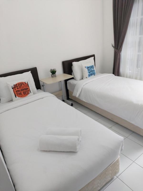 Tamadara Guesthouse Jogja Maguwo Exterior photo